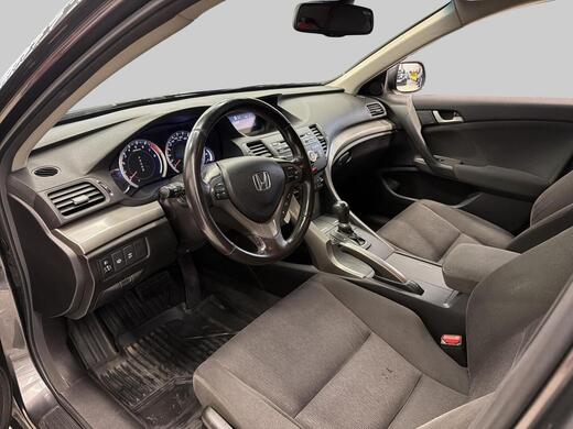 Honda Accord vaihtoauto