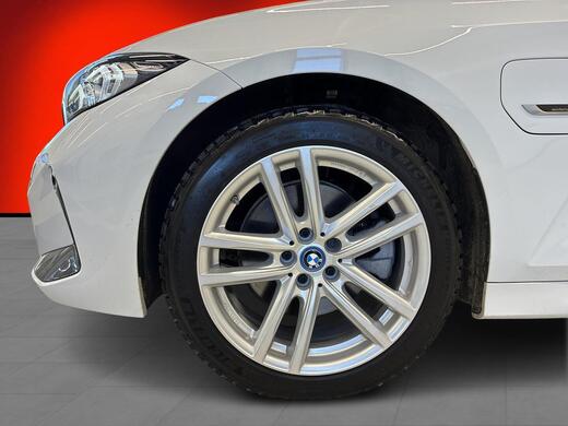 BMW 330 vaihtoauto