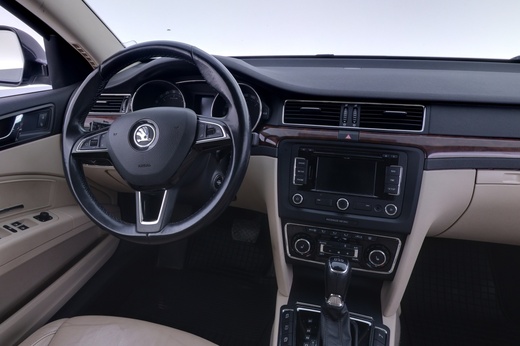 Skoda Superb vaihtoauto