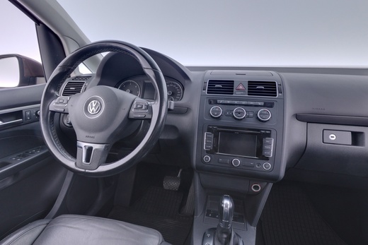 Volkswagen Touran vaihtoauto