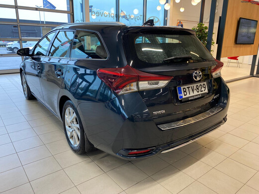 Toyota Auris vaihtoauto