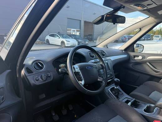 Ford S-MAX vaihtoauto