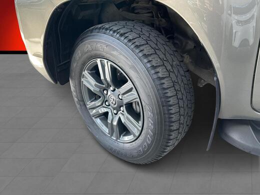 Toyota Hilux vaihtoauto