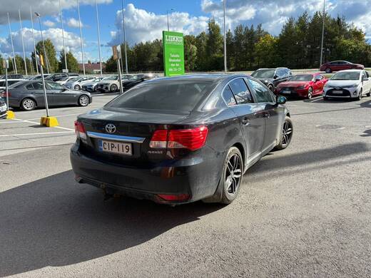 Toyota Avensis vaihtoauto