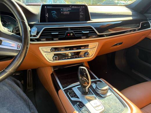BMW 745 vaihtoauto