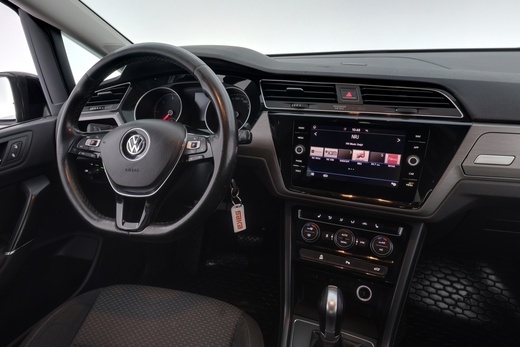 Volkswagen Touran vaihtoauto