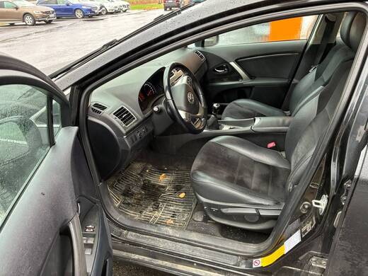 Toyota Avensis vaihtoauto