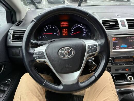 Toyota Avensis vaihtoauto