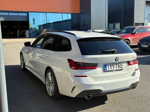 BMW 330 vaihtoauto
