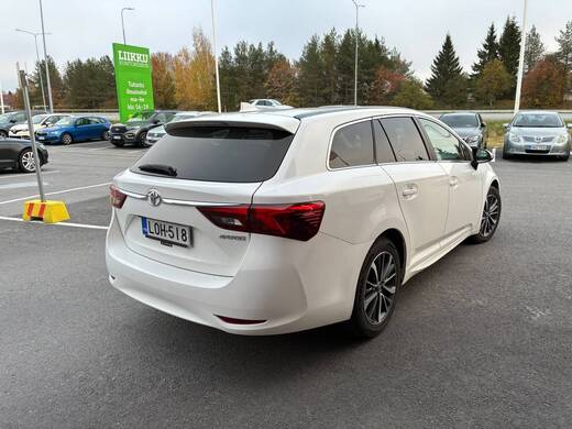 Toyota Avensis vaihtoauto