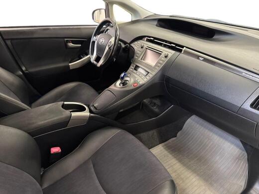 Toyota Prius PHEV vaihtoauto