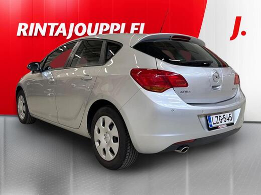Opel Astra vaihtoauto