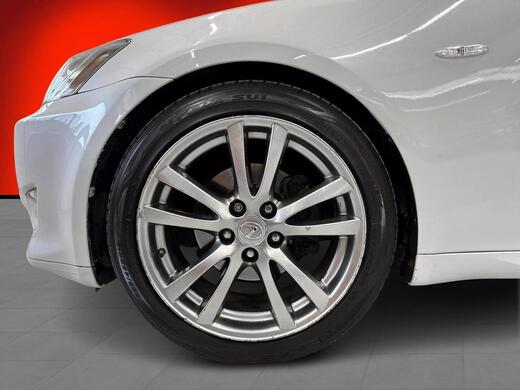 Lexus IS vaihtoauto