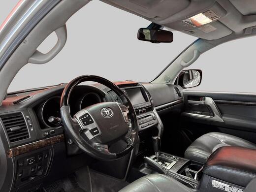 Toyota Land Cruiser vaihtoauto