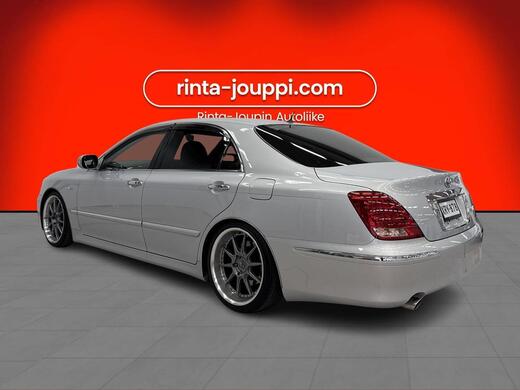 Toyota Crown vaihtoauto