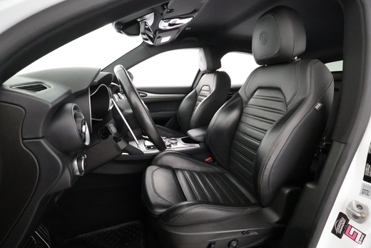 Alfa Romeo Stelvio vaihtoauto