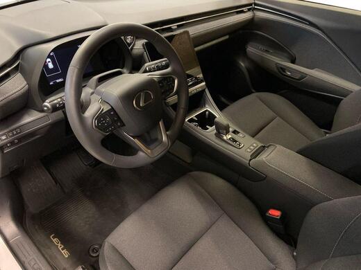 Lexus LBX vaihtoauto