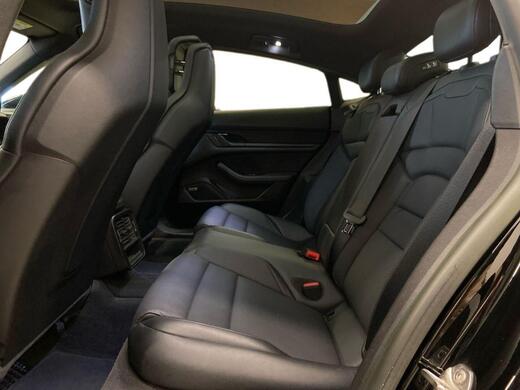 Porsche Taycan vaihtoauto