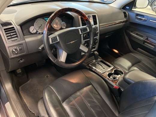 Chrysler 300C vaihtoauto