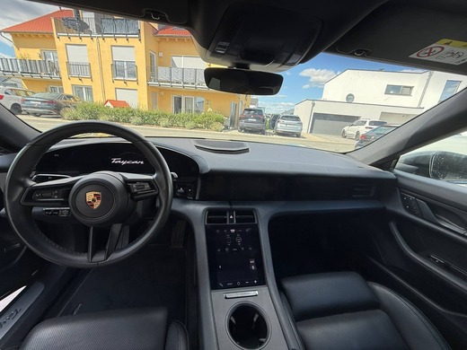 Porsche Taycan vaihtoauto