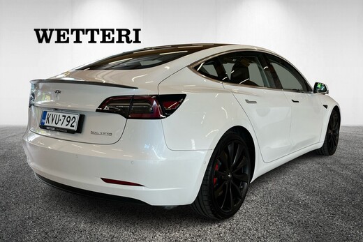 Tesla Model 3 vaihtoauto