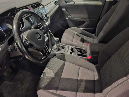 Volkswagen Touran vaihtoauto