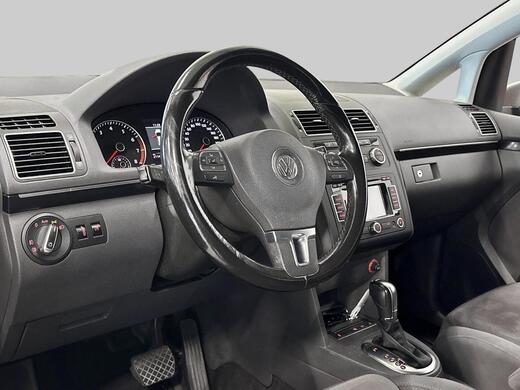 Volkswagen Touran vaihtoauto