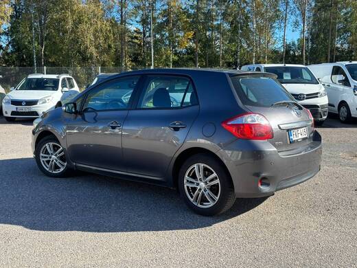 Toyota Auris vaihtoauto