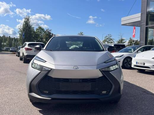 Toyota C-HR vaihtoauto