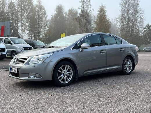 Toyota Avensis vaihtoauto