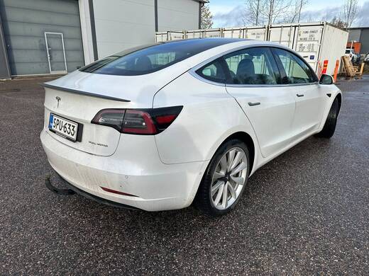 Tesla Model 3 vaihtoauto