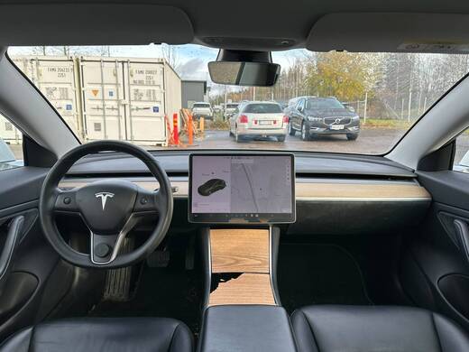 Tesla Model 3 vaihtoauto