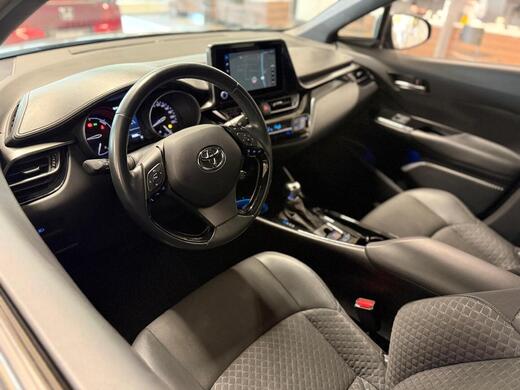 Toyota C-HR vaihtoauto