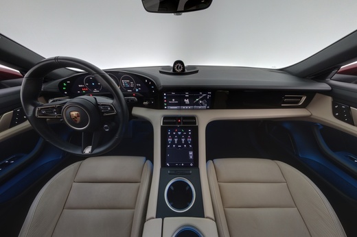 Porsche Taycan vaihtoauto