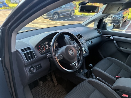 Volkswagen Touran vaihtoauto