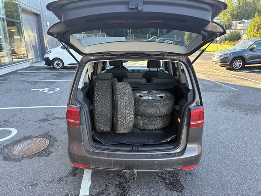 Volkswagen Touran vaihtoauto