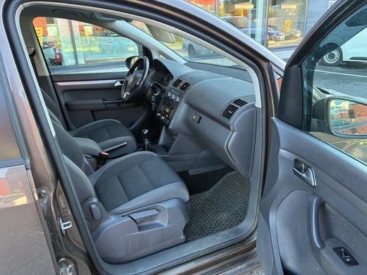 Volkswagen Touran vaihtoauto