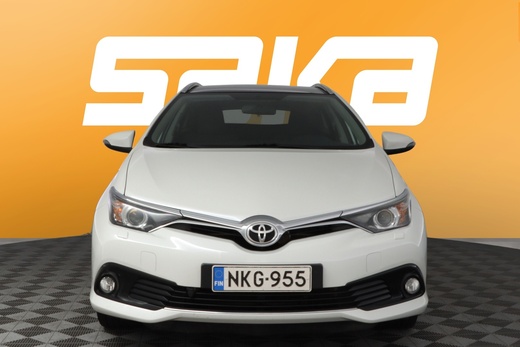 Toyota Auris vaihtoauto
