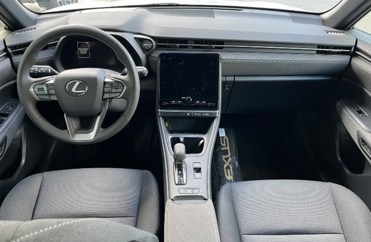 Lexus LBX vaihtoauto