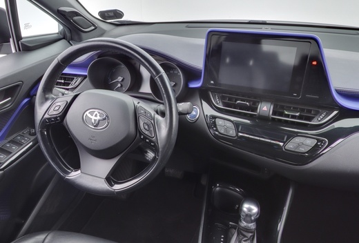 Toyota C-HR vaihtoauto