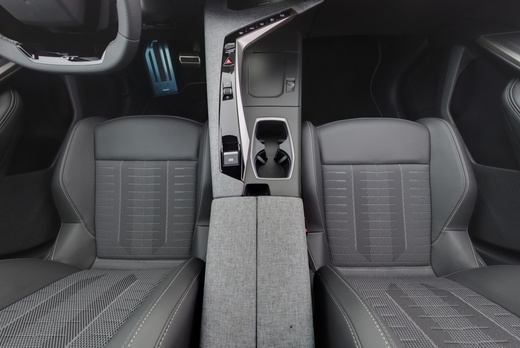 Peugeot E-3008 vaihtoauto