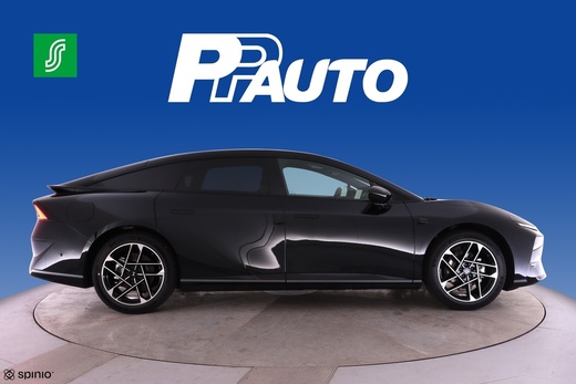 XPENG P7+ vaihtoauto