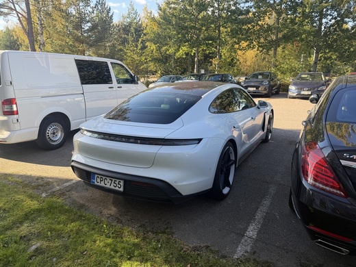 Porsche Taycan vaihtoauto