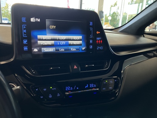 Toyota C-HR vaihtoauto