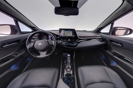 Toyota C-HR vaihtoauto