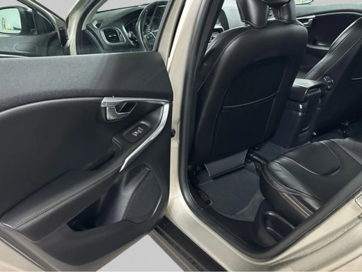 Volvo V40 Cross Country vaihtoauto