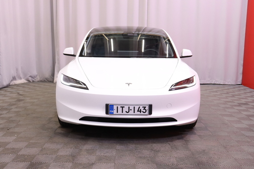 Tesla Model 3 vaihtoauto
