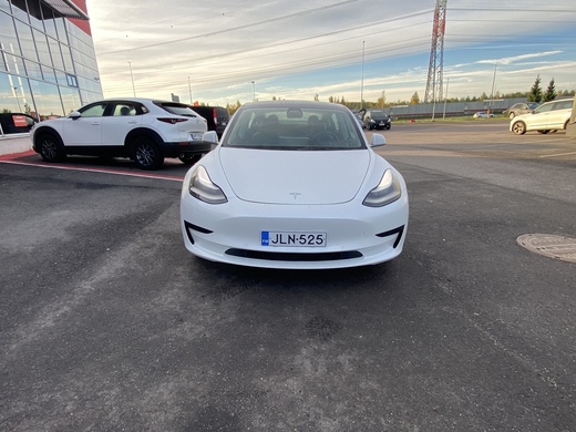 Tesla Model 3 vaihtoauto