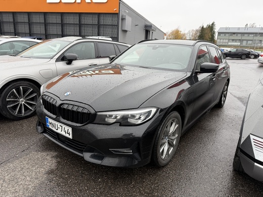 BMW 330 vaihtoauto