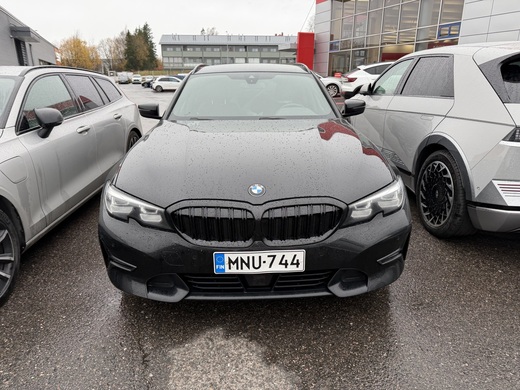 BMW 330 vaihtoauto